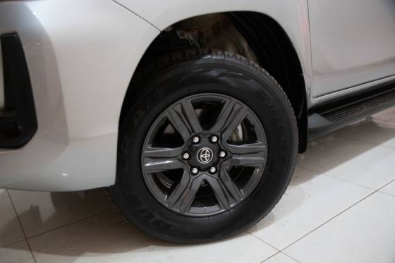 TOYOTA HILUX 2.8 D-4D TURBO DIESEL CD SR 4X4 AUTOMÁTICO